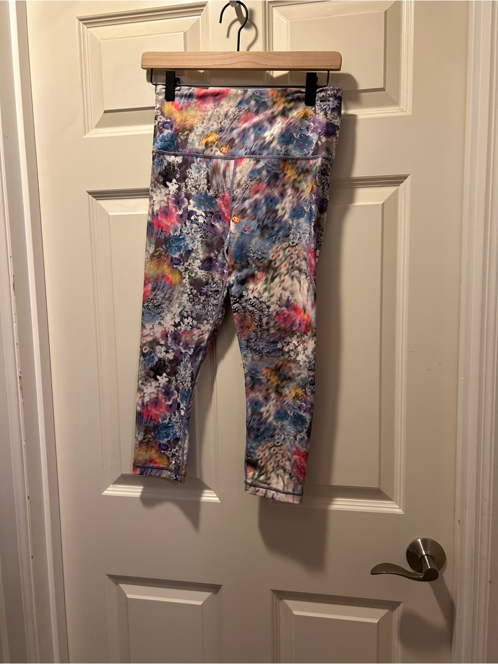 Athleta Multicolor Floral Print Capri Leggings